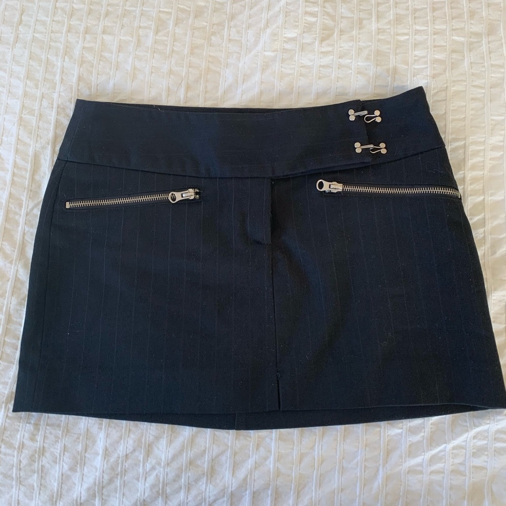 Black guess mini skirt